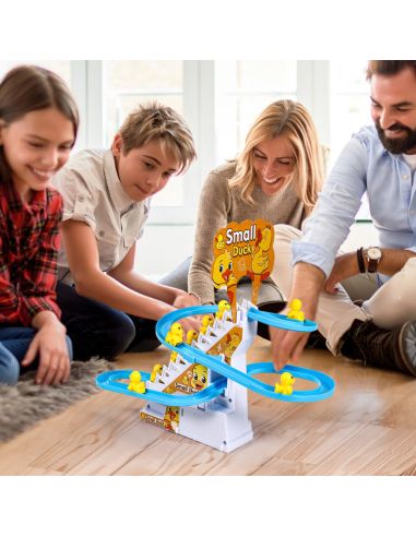 Играчка патета катерещи се по ескалатор и пързалка