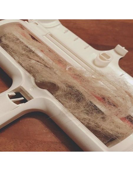 Уред с контейнер за почистване на косми от дрехи