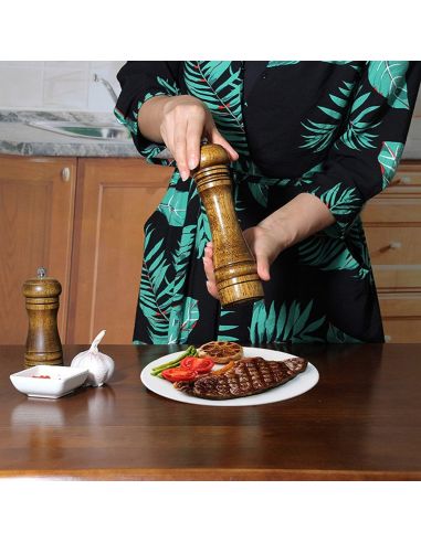 Мелничка за черен пипер от дърво