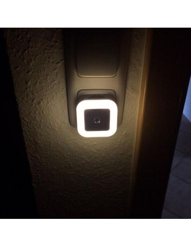 LED  лампа за контакт със сензор за включване и изключване